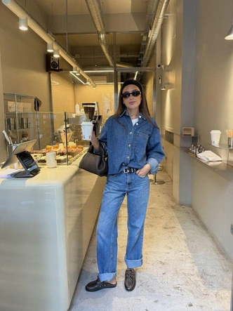 Лучшие базовые футболки, чтобы носить со свитерами, жакетами и рубашками