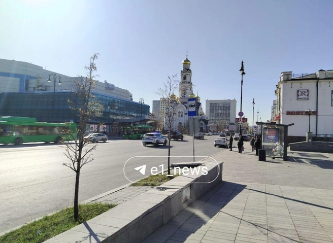 Кортеж замминистра заметили в центре | Источник: читатель E1.RU