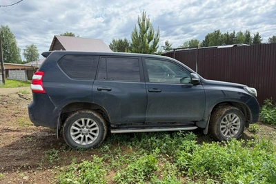 У пары должников под Екатеринбургом арестовали Land Cruiser