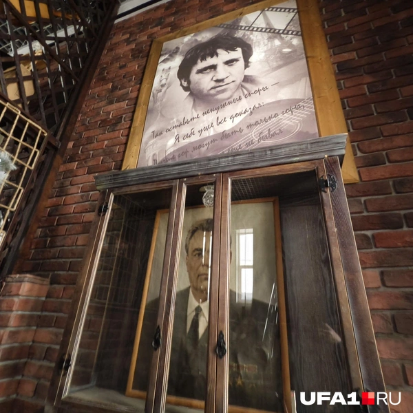 Портрет в стеклянном шкафу | Источник: Булат Салихов / UFA1.RU