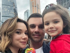 «Предстоит серьезная операция, помолитесь!»: дочь Галины Безрук и Артема Алексеева попала в больницу