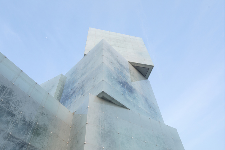 Фото №2 - В Китае построили центр туризма, напоминающий кубики льда
