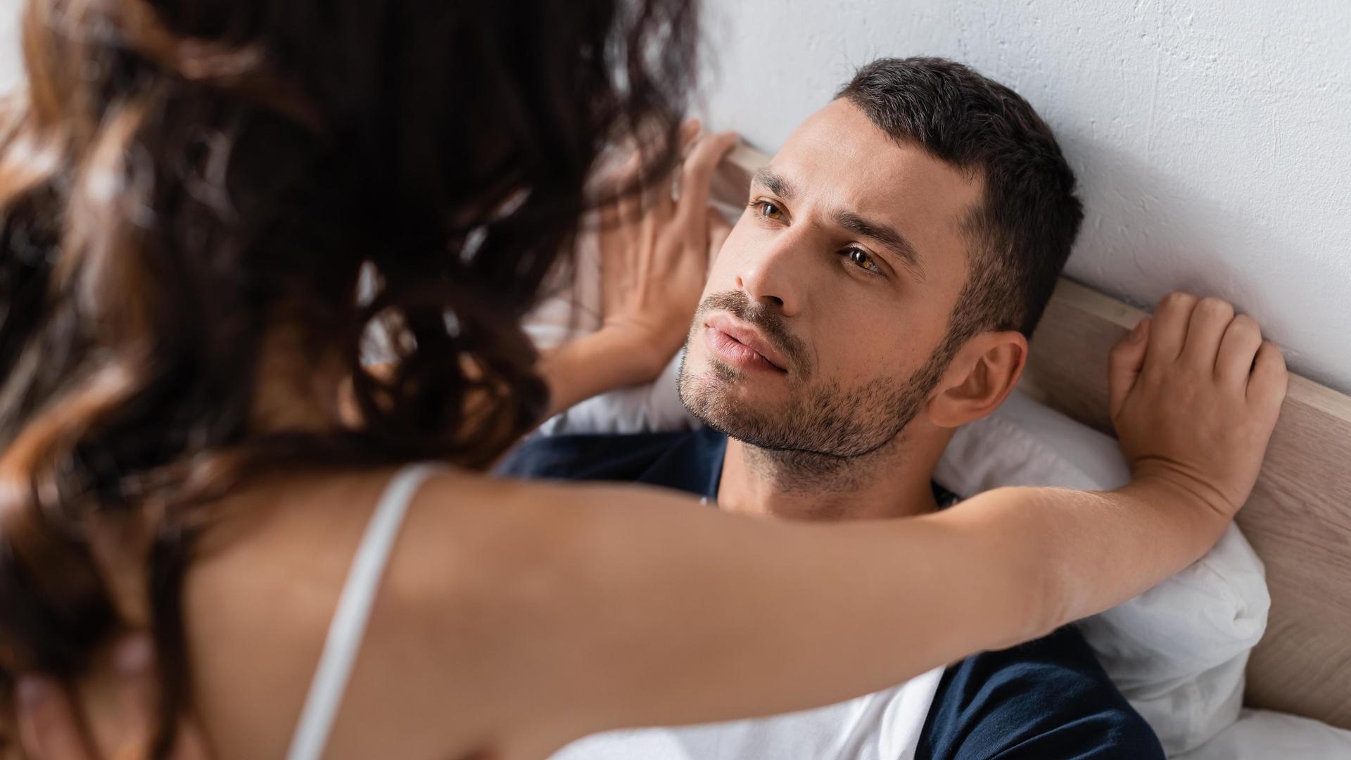Почему мужчины испытывают оргазм чаще женщин и чей оргазм ярче и сильнее? Объясняет гинеколог