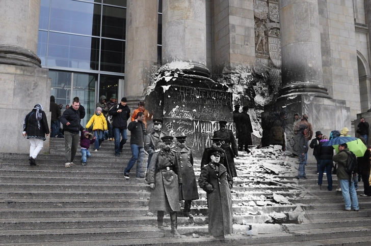 Берлин-1945 и Берлин-2010. Жуков на ступенях поверженного Рейхстага | Источник: Сергей Ларенков