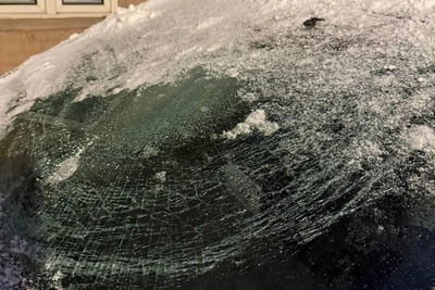 Машину музыканта Войтенко разбил снег с крыши