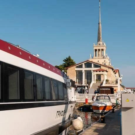 Морскую навигацию из Сочи в города Геленджик и Новороссийск продлили до конца сентября, а вот в Абхазию суда уже не пойдут | Источник: Пресс-служба компании «Водоход экспресс»