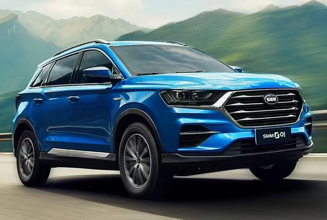 SWM G01 — кроссовер размерного класса Toyota RAV4. Сейчас на официальном сайте нет даже цен, но в 2023 году за него просили 2,4 млн рублей | Источник: пресс-служба компании SWM