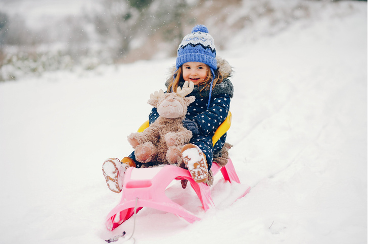 Для малышей, подростков и даже двойняшек: 12 лучших моделей детских снегокатов