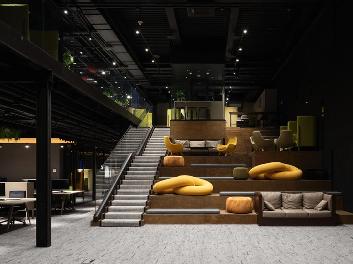 Террасы, арт-объекты и городская площадь: офис девелопера «Брусника» в Москве | Источник: Максим Лоскутов