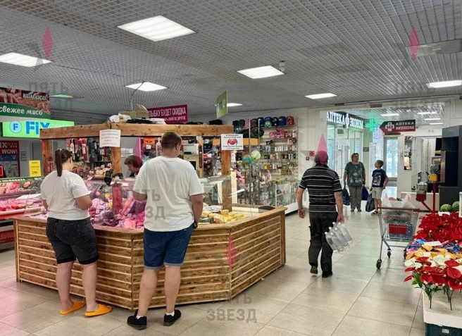 Есть как крупные федеральные сети, типа «Победы» и Fiх Price, так и местные арендаторы | Источник: avito.ru