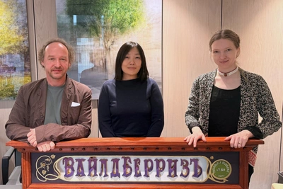 Автор вывесок из Рыбинска подарил миниатюру Татьяне Ким