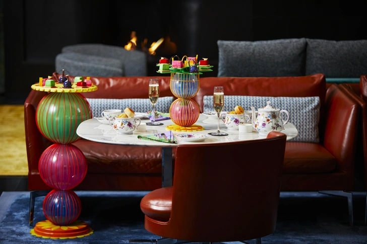 Коллаборация Bulgari Hotel London с художником Йинкой Илори