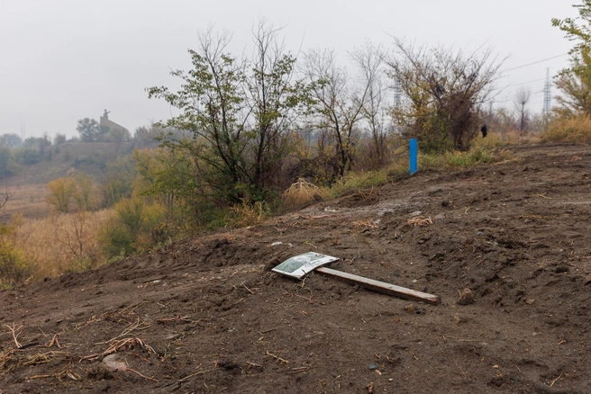 Почти ничего не напоминает о бывшем здесь кладбище | Источник: Алексей Волхонский / V1.RU