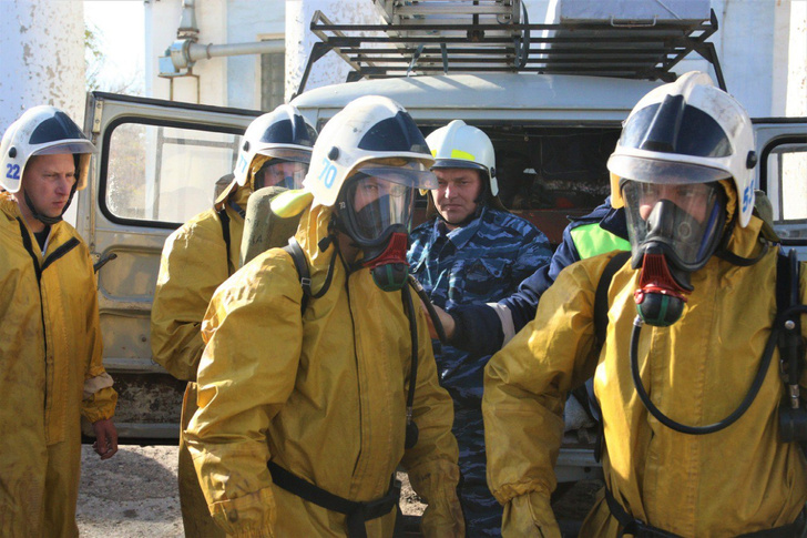 Врачи и пожарные на 3-м месте: россияне назвали самые опасные профессии