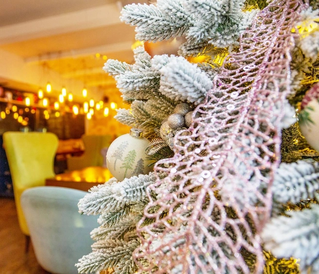 Атмосферу праздника создают декор и яркая развлекательная программа | Источник: «Дружба»