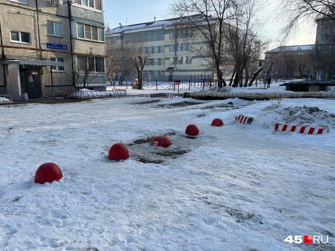 Полусферы на Радионова, закрывающие двор, всё-таки уберут | Источник: Кирилл Митин