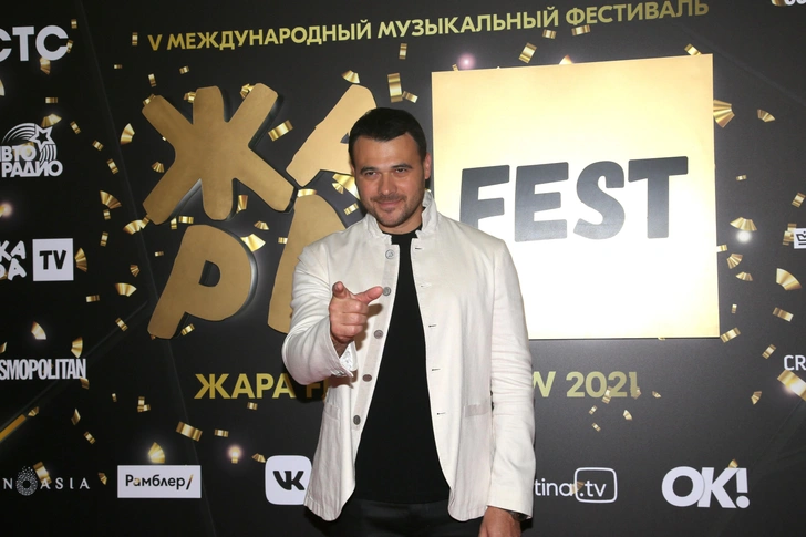Агаларов не только сам поет, но и дает дорогу молодым артистам в рамках своего фестиваля