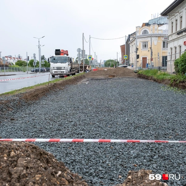 Не нескольких участках подготовили подушку для укладки путей, но рельсов и шпал ещё нет | Источник: Василина Любимова / 59.RU