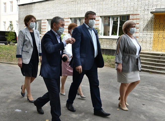 Губернатор Любимов посетил школу №21 | ya62.ru