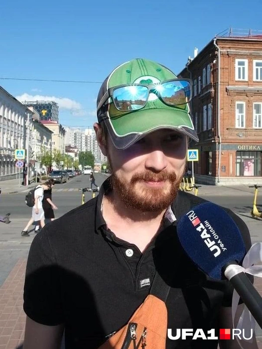 Даниил играет на Гостином дворе по вечерам | Источник: Булат Салихов / UFA1.RU