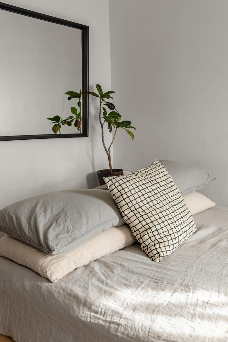 Как сделать маленькую спальню уютной: 10 идей