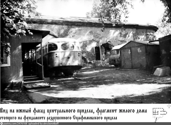 Кирпичная кладка начала разваливаться  | Источник: pastvu.com