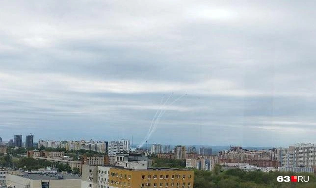 Шоу видно даже из окна редакции!  | Источник: Александра Исмайлова / 63.RU 