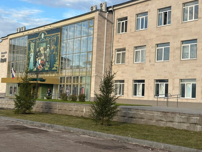 Худенькие елочки хочется укрыть и защитить от ветров и морозов | Источник: Валентина Семибратова / vk.com