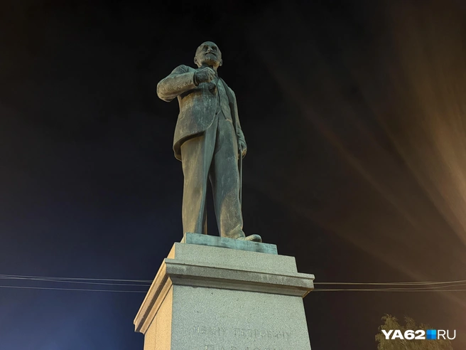 Иван Петрович Павлов вполне обходится без интернета, он же памятник | Источник: Сергей Петунин / YA62.RU