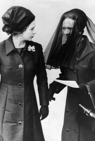 Елизавета II и Уоллис Симпсон на похоронах Эдуарда VIII, 5 июня 1972 года