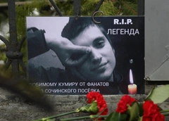 Экс-жена Паши Техника на 40 день его смерти: «Лука Сафронов привез цветы. Батюшка помолился»