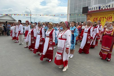Светлана Круглова на празднике Акатуй в подшефном районе