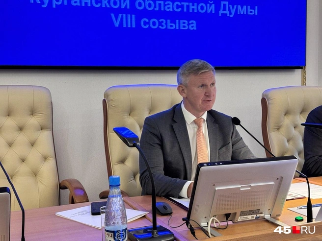 Дмитрий Фролов напомнил депутатам об главной целе их работы | Источник: Юлия Король / 45.RU