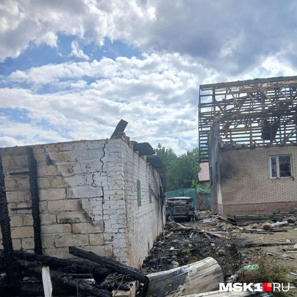 В первый день с помощью соседей семья растаскивала все, что лежало на земле | Источник: предоставлено Светланой