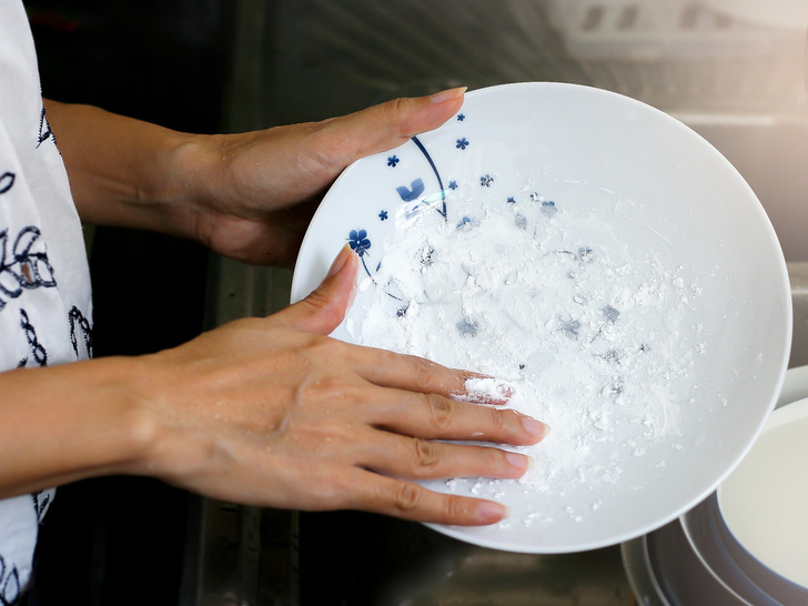 Забудьте о мучениях: 11 лайфхаков, чтобы мыть посуду реже и быстрее