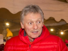 «Не нужно драматизировать»: Дмитрий Песков о звездах, резко покинувших страну