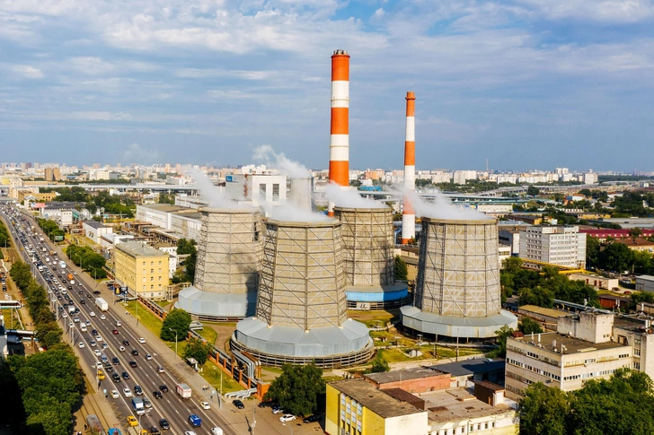 Градирни ТЭЦ-11 в Москве.