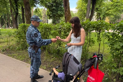 Приставы Великих Лук приняли участие в акции «Российский триколор»