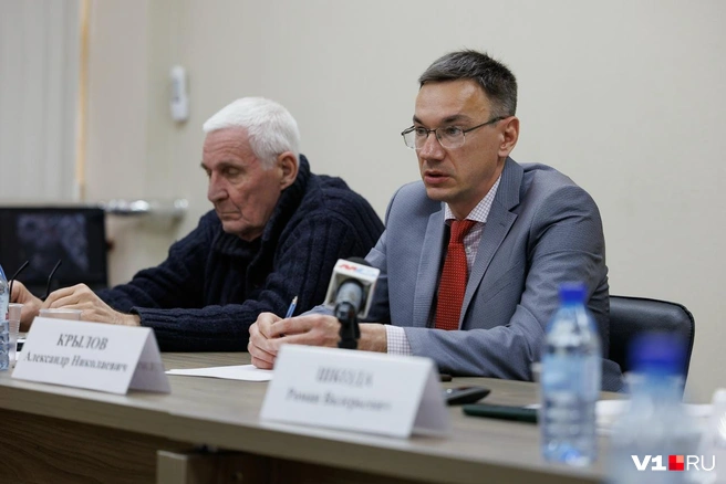 Александр Крылов предложил сначала узнать, что осталось от бункера, а потом делать выводы | Источник: Алексей Волхонский / V1.RU
