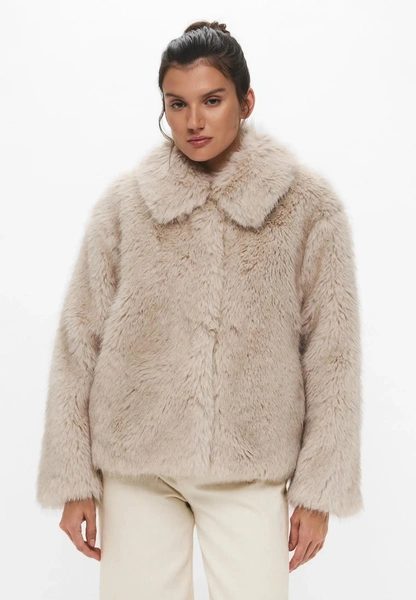 Теплые, уютные, твои: 17 лучших шуб этой зимы