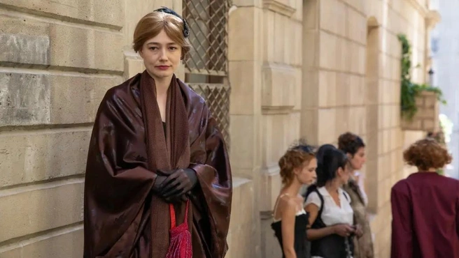 Ну прям «Поскользнулся, упал, очнулся — гипс» | Источник: скриншот из сериала «Константинополь» (16+), реж. Сергей Чекалов, «Иви», 2025 год