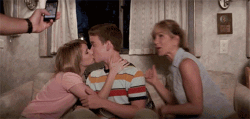 9 ужасных вещей, которые случаются с тобой во время поцелуя