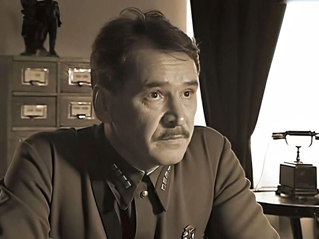 Александр Чабан в роли следователя | Источник: Кадр из сериала «Мастер и Маргарита» (2005)
