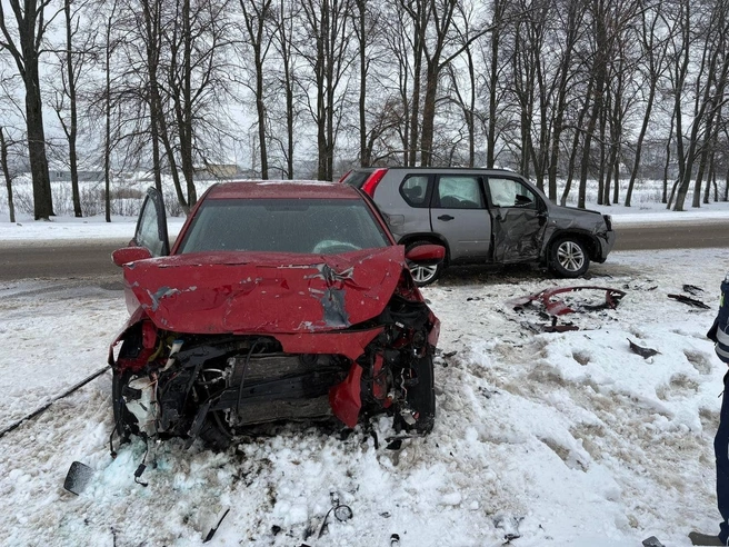 Под Воронежем столкнулись две иномарки — пострадали три человека | Источник: МВД России по Воронежской области / T.me