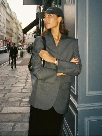 Шапки, береты и кепки: самые модные головные уборы зимы 2025/26 Шапки, береты и кепки: самые модные головные уборы зимы 2025/26