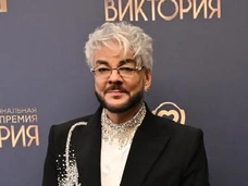 Директор Киркорова подрался с блогером на открытии ГУМ-катка: потасовка попала на видео