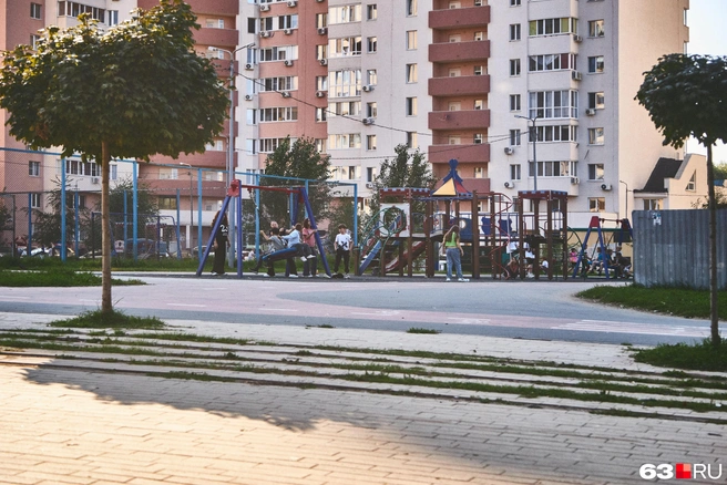 Детская площадка довольно скромная | Источник: Роман Данилкин / 63.RU