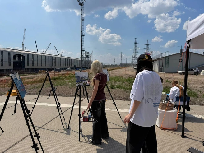 Готовые рисунки ребят представят на выставке | Источник: пресс-служба РУСАЛ