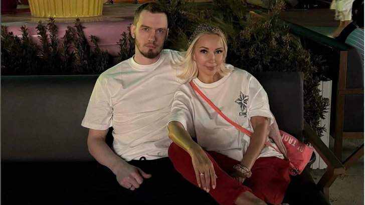 Лера Кудрявцева с мужем Игорем Макаровым | Источник: Соцсети (@leratv)