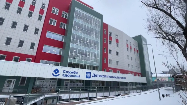 Почти успели в срок? В Иркутске достроили новое здание детской поликлиники № 10 | Источник: Игорь Кобзев / T.me